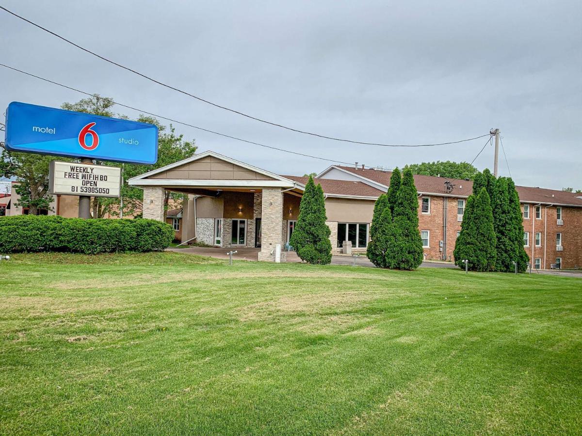6 Rockford, Il Hotel 2*