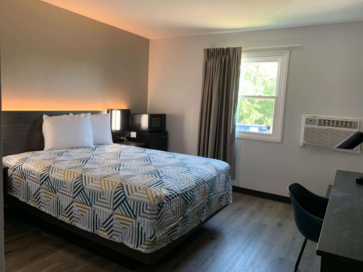 Hotel 6 Rockford, Il 4*