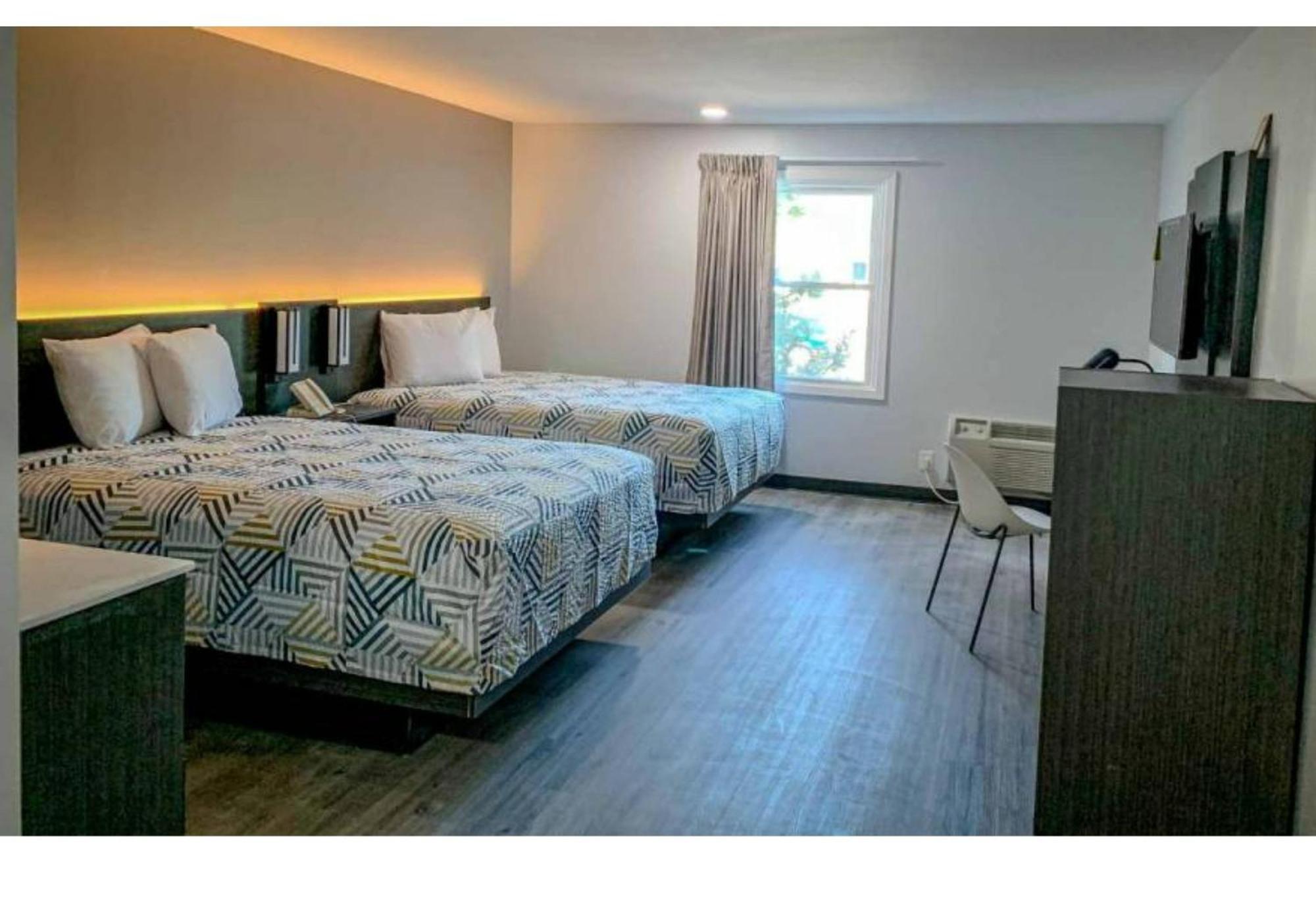 6 Rockford, Il 4*